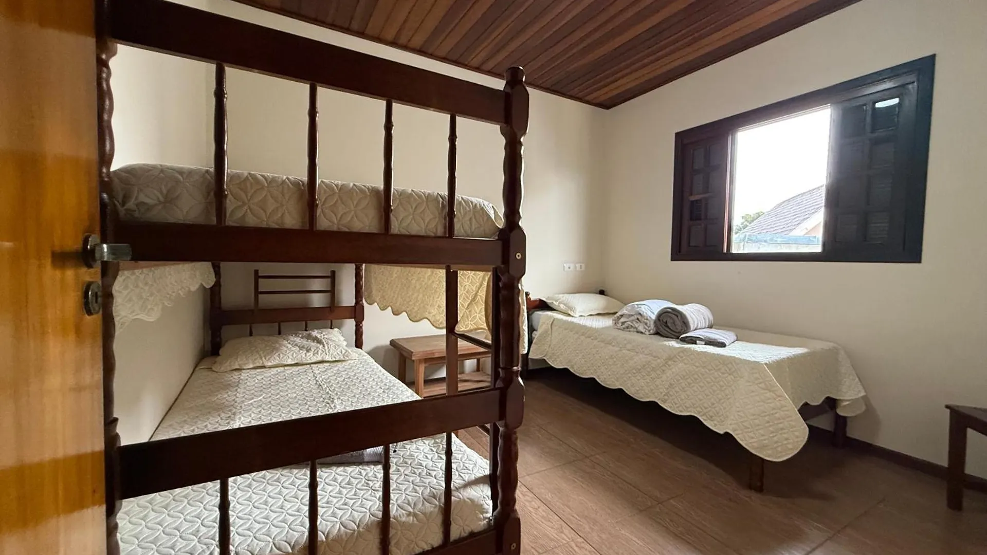 Casa Para Ate 8 Pessoas Com Facil Acesso A Pontos Turisticos Campos do Jordao Brazil